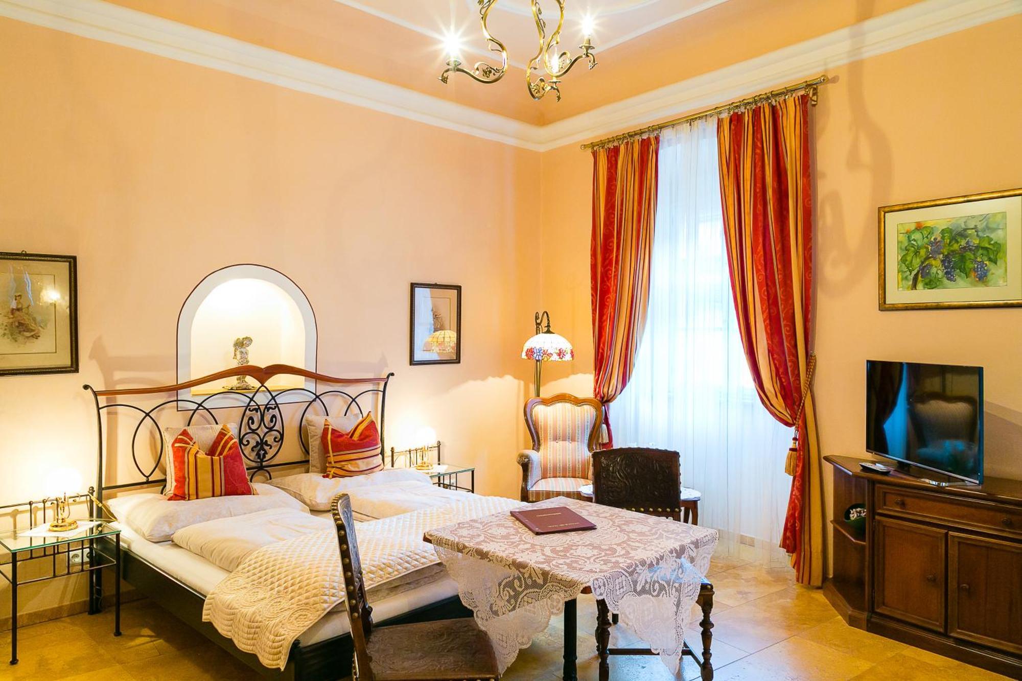 Boutique Hotel Ur-Wachau Вайсенкирхен ин дер Вахау Екстериор снимка